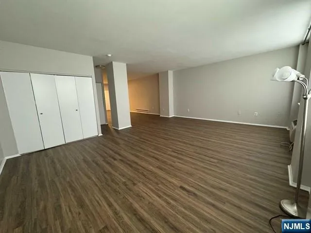 111 Mulberry Street 2R Newark, NJ 07102