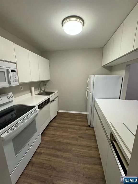 111 Mulberry Street 2R Newark, NJ 07102