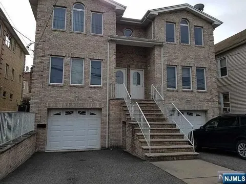34 Delia Boulevard A(2nd Floor,