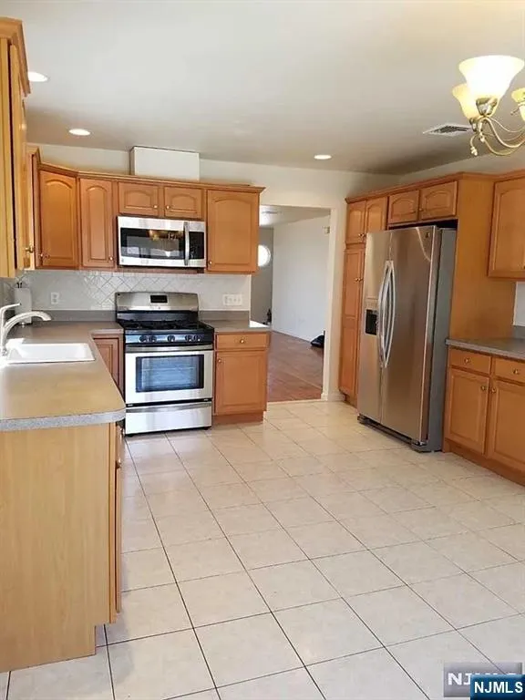 34 Delia Boulevard A(2nd Floor, Palisades Park, NJ 07650