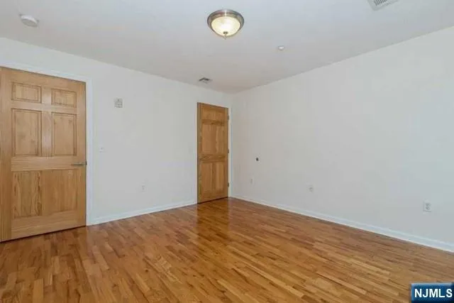 17 Meadow Road 306 Rutherford, NJ 07070