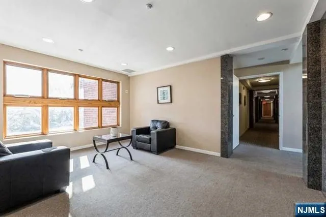 17 Meadow Road 306 Rutherford, NJ 07070