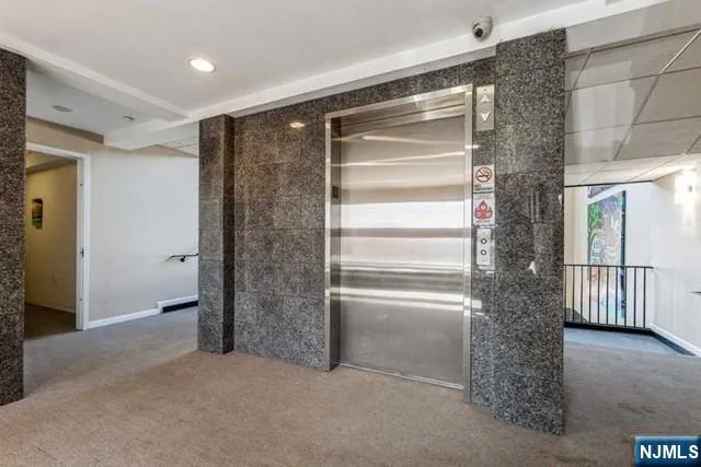 17 Meadow Road 306 Rutherford, NJ 07070