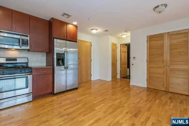 17 Meadow Road 306 Rutherford, NJ 07070