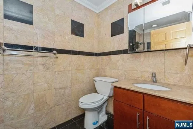 17 Meadow Road 306 Rutherford, NJ 07070
