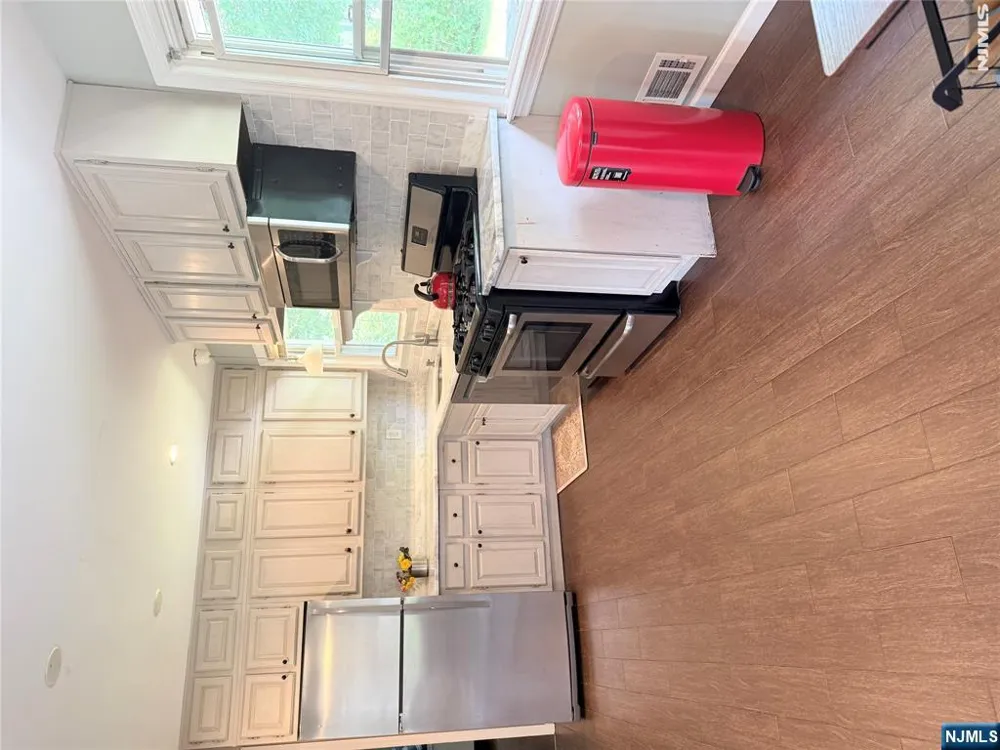 180 Orchard Street Allendale, NJ 07401