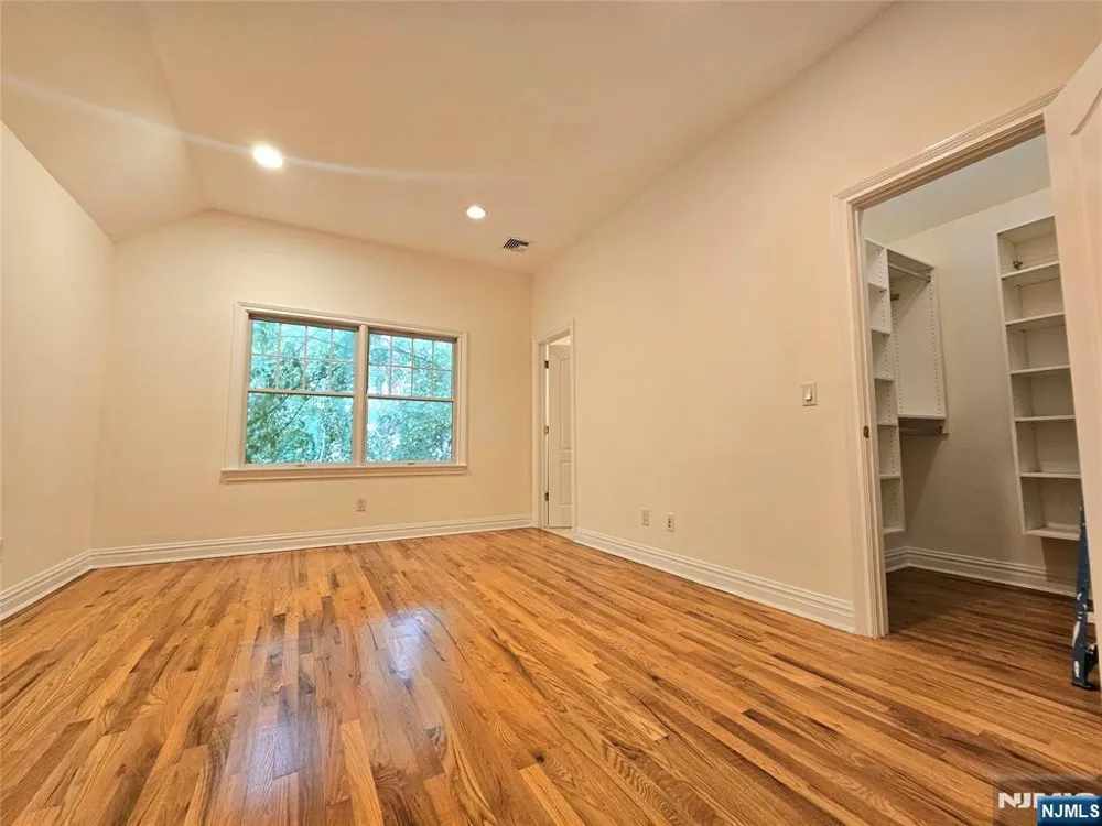 15 Cobblestone Way 15 Tenafly, NJ 07670