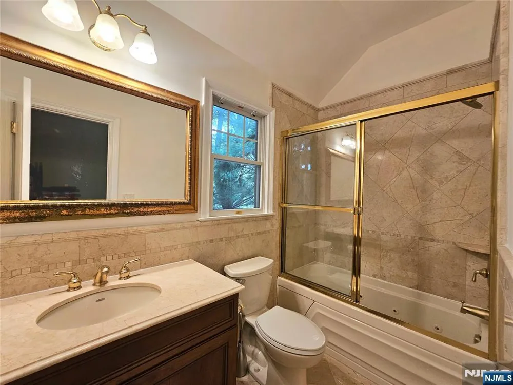 15 Cobblestone Way 15 Tenafly, NJ 07670