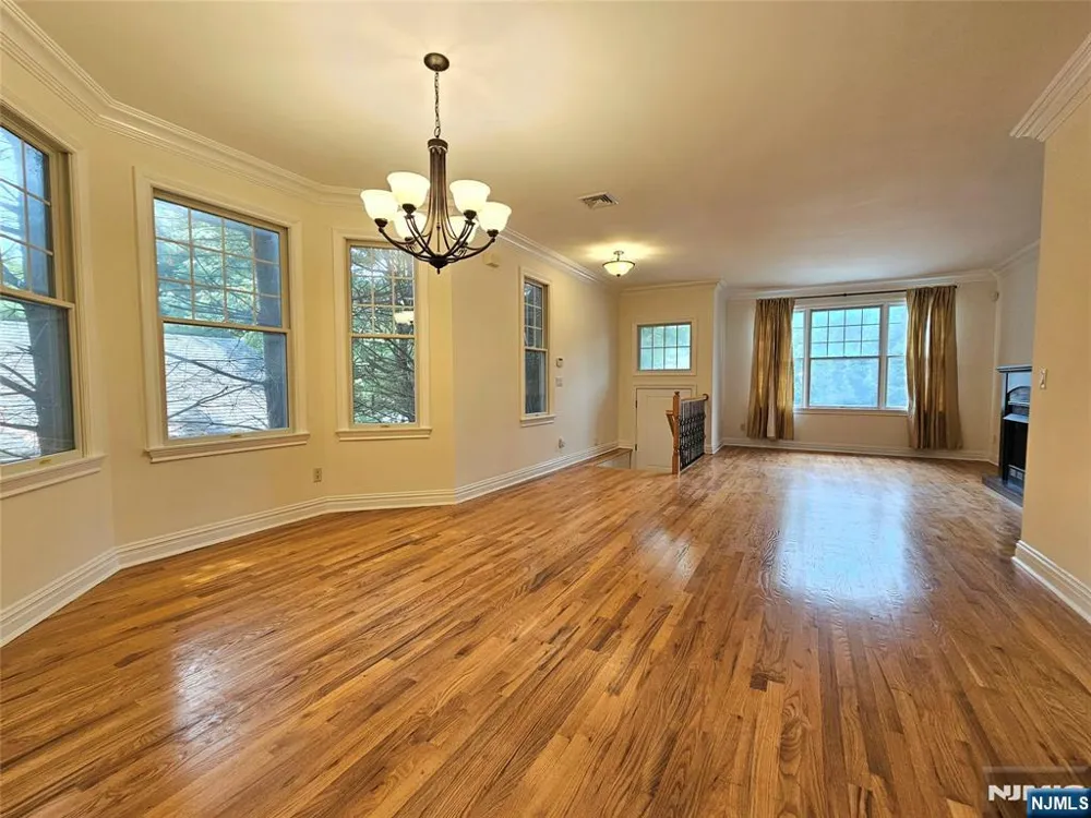 15 Cobblestone Way 15 Tenafly, NJ 07670