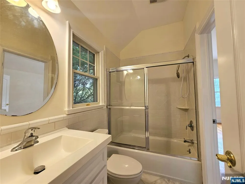 15 Cobblestone Way 15 Tenafly, NJ 07670