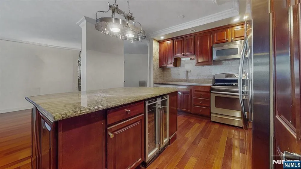 7002 JFK Blvd E 11A Guttenberg, NJ 07093