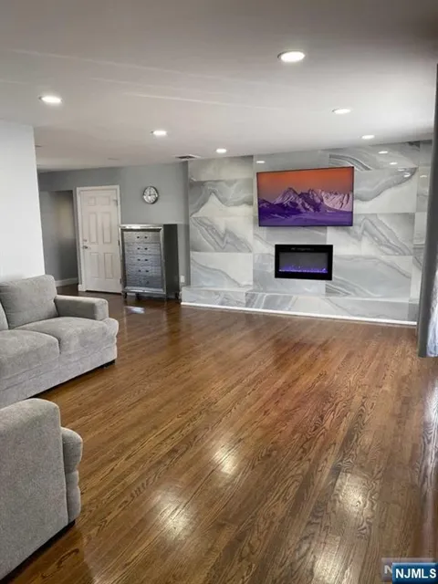 16-37 Parmelee Avenue