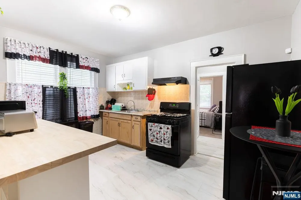 40-42 Harding Terrace Newark, NJ 07112