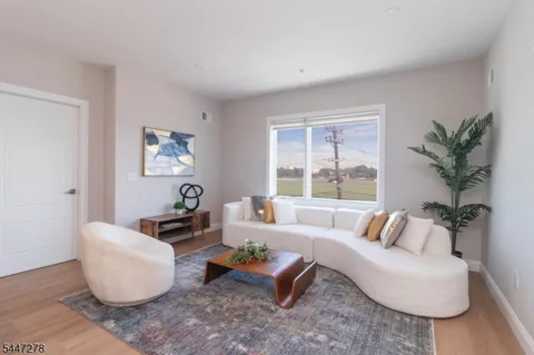 305 Pennsylvania Ave #229 Unit 229