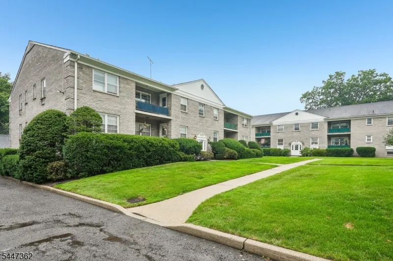 135 S Maple Ave #143B Unit 143B Ridgewood Village, NJ 07450
