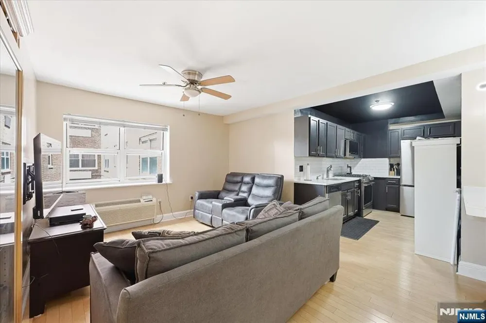 70 S Munn Avenue 408 East Orange, NJ 07018