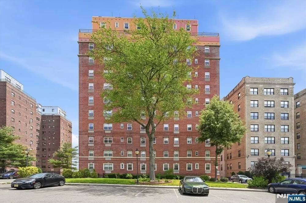 70 S Munn Avenue 408 East Orange, NJ 07018