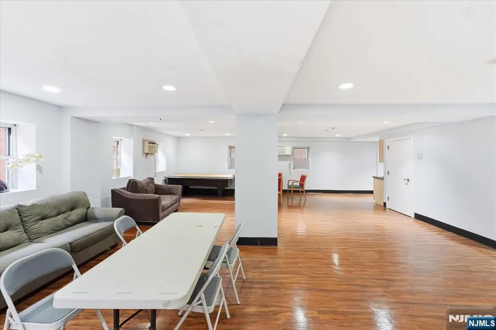 70 S Munn Avenue 408 East Orange, NJ 07018