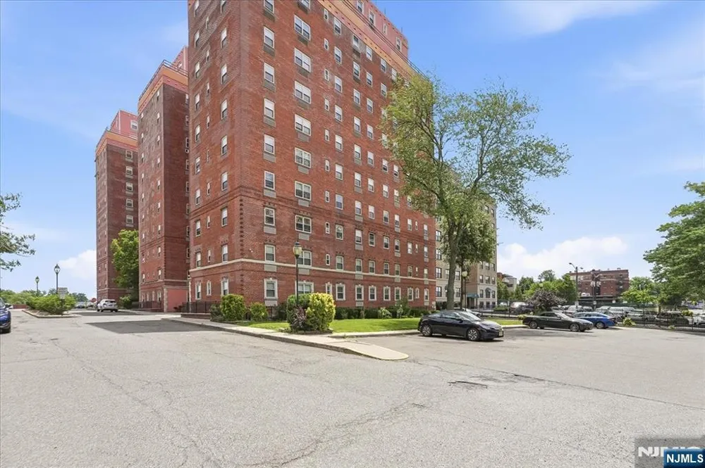 70 S Munn Avenue 408 East Orange, NJ 07018