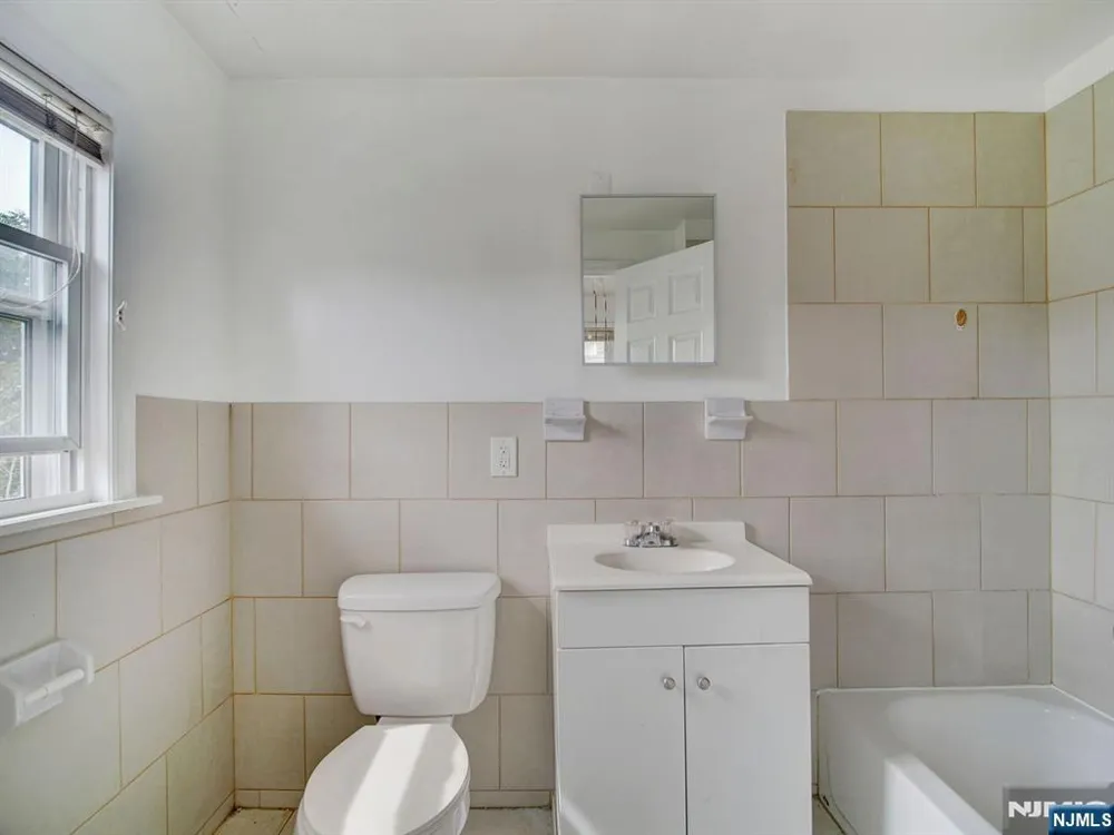 147 Huntington Terrace 143 Newark, NJ 07112
