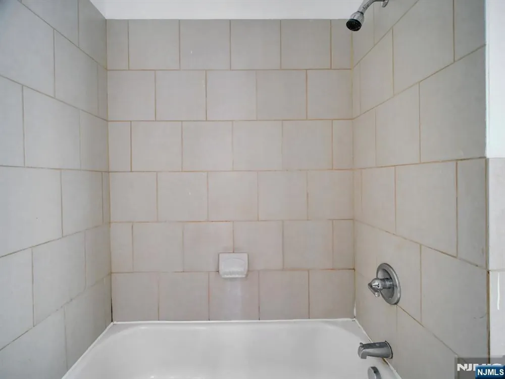 147 Huntington Terrace 143 Newark, NJ 07112