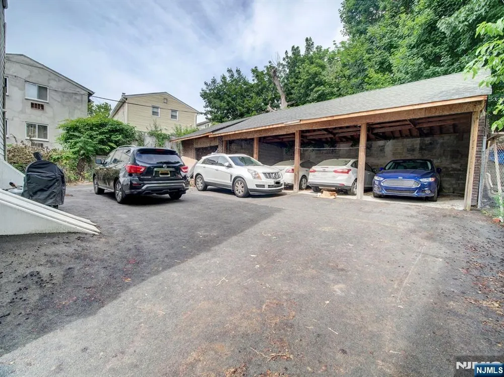 147 Huntington Terrace 143 Newark, NJ 07112