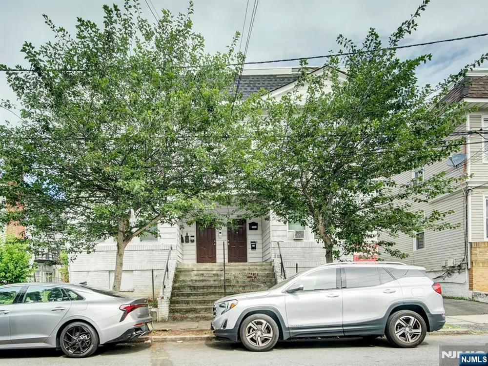 147 Huntington Terrace 143 Newark, NJ 07112
