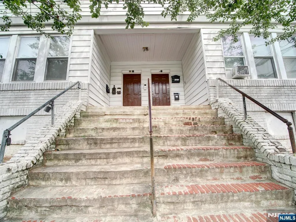 147 Huntington Terrace 143 Newark, NJ 07112