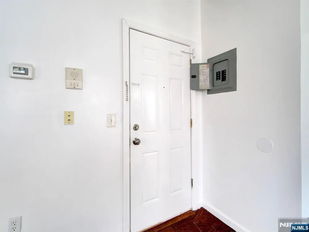 147 Huntington Terrace 143 Newark, NJ 07112