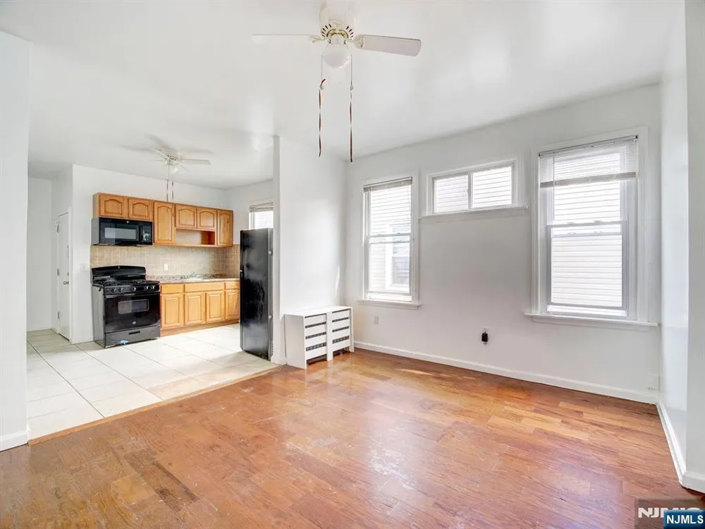 147 Huntington Terrace 143 Newark, NJ 07112