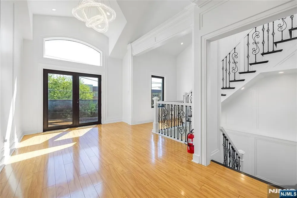 1080 River Road Edgewater, NJ 07020