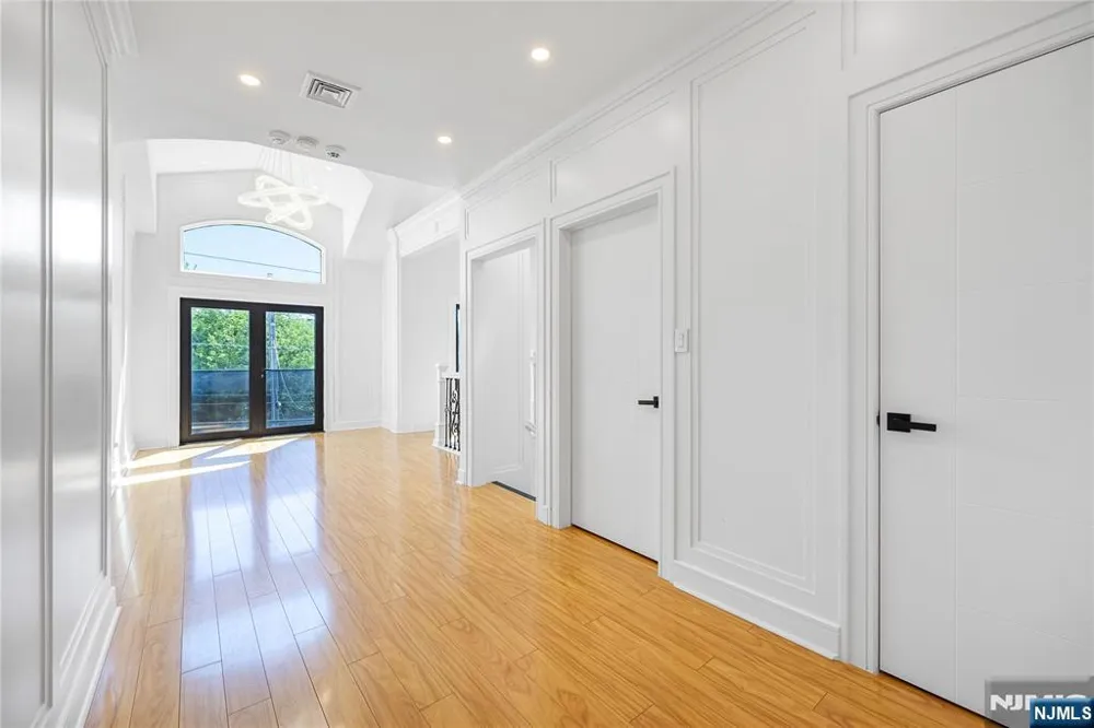 1080 River Road Edgewater, NJ 07020