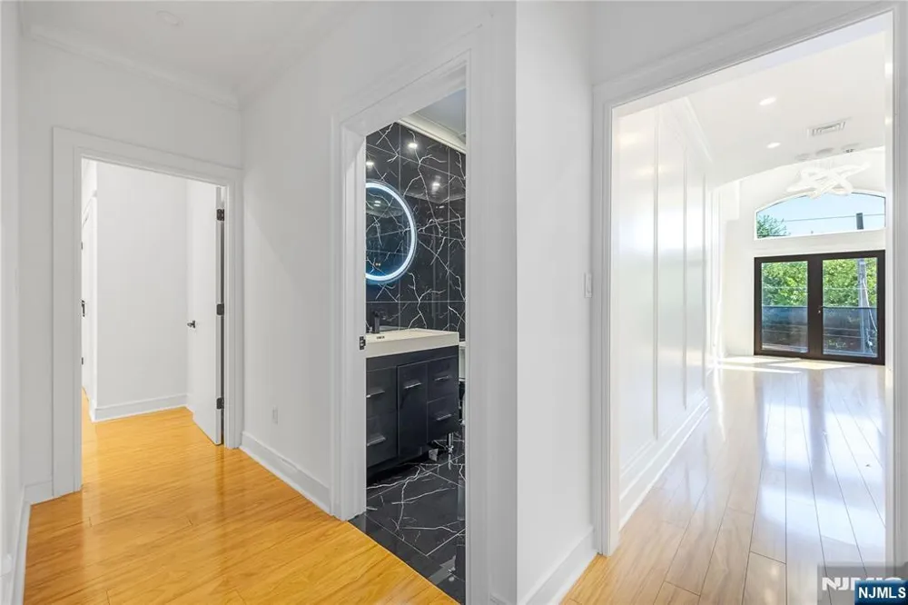 1080 River Road Edgewater, NJ 07020