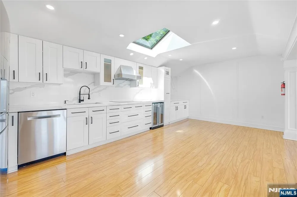 1080 River Road Edgewater, NJ 07020