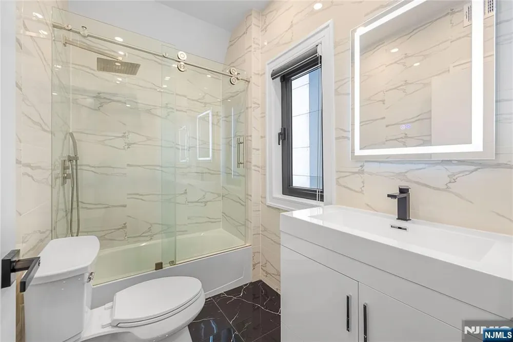 1080 River Road Edgewater, NJ 07020