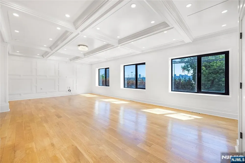 1080 River Road Edgewater, NJ 07020