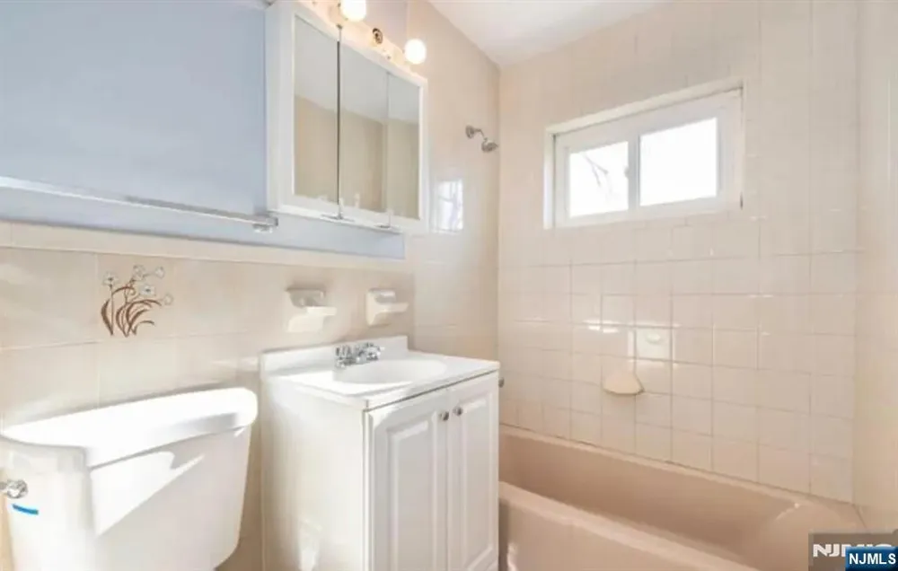 24 Terhune Street 24B Bergenfield, NJ 07621