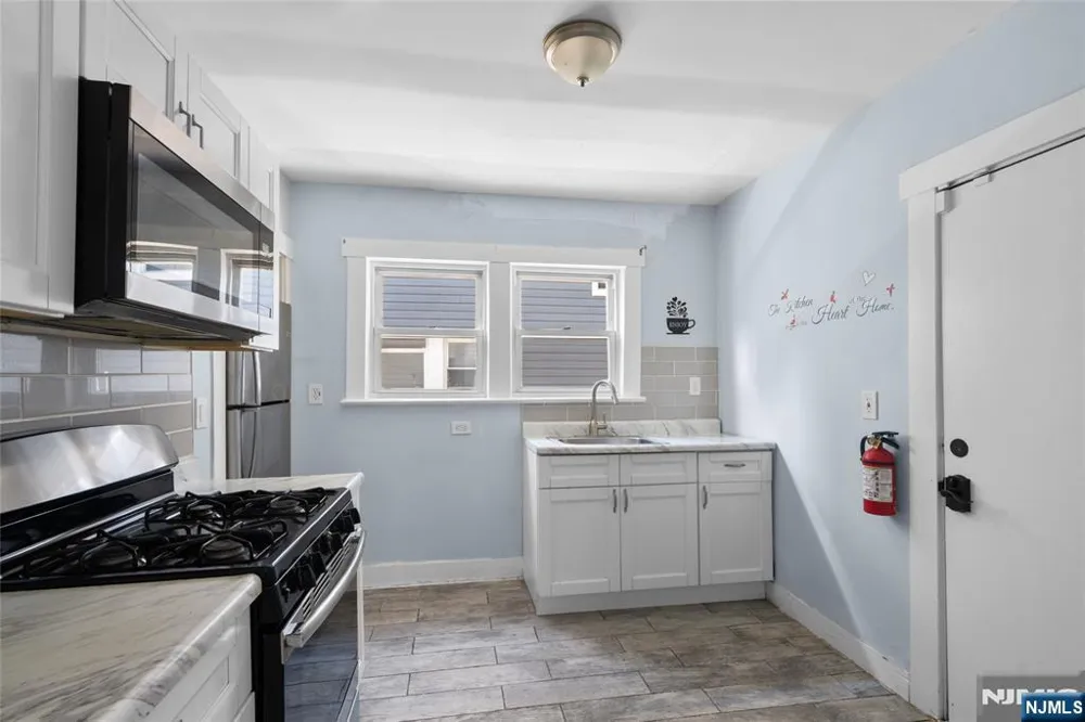 17 Cottage Place East Orange, NJ 07017