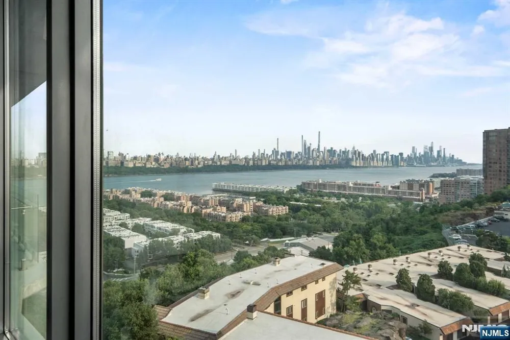 320 Adolphus Avenue 613 Cliffside Park, NJ 07010