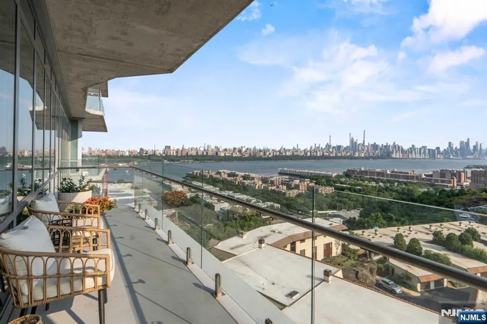 320 Adolphus Avenue 613 Cliffside Park, NJ 07010