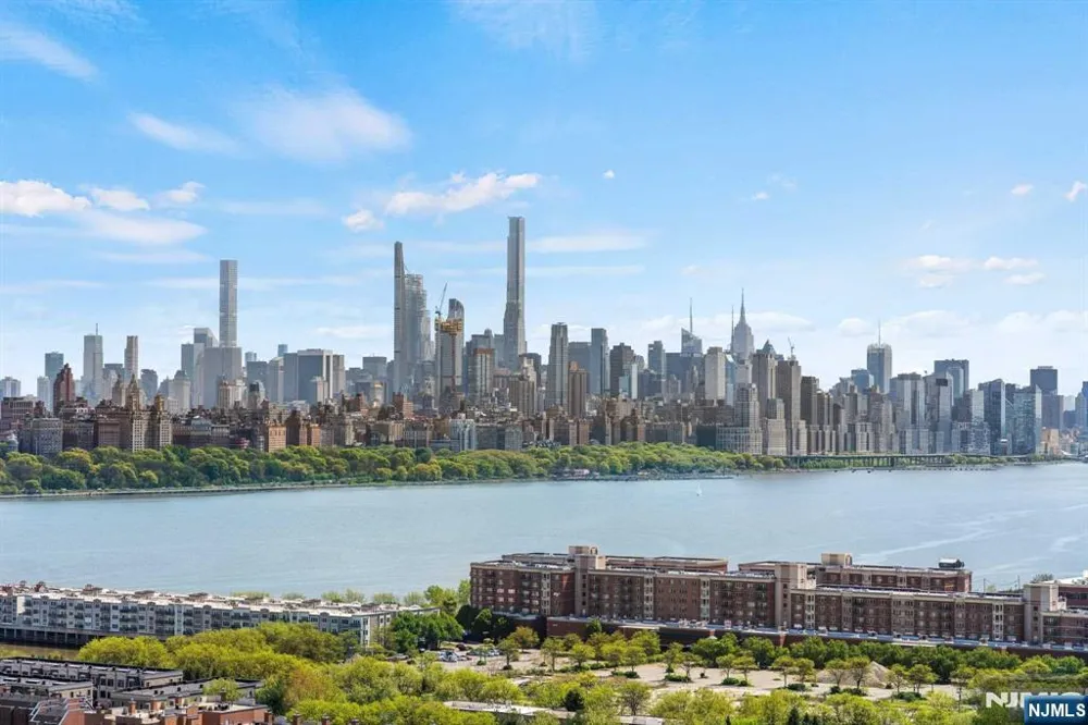 320 Adolphus Avenue 613 Cliffside Park, NJ 07010