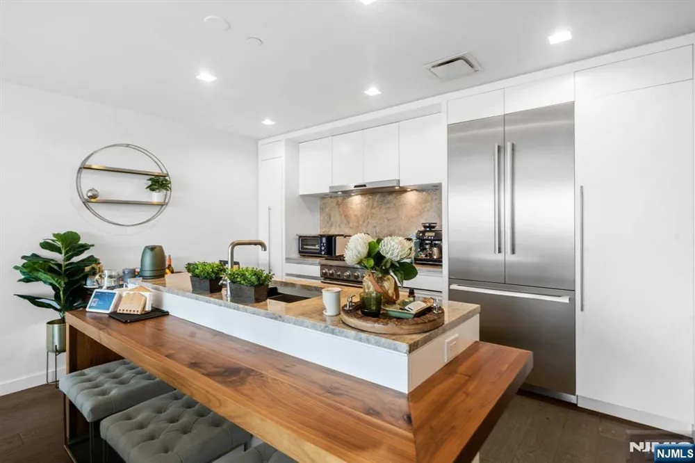 320 Adolphus Avenue 613 Cliffside Park, NJ 07010