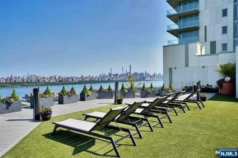 320 Adolphus Avenue 613 Cliffside Park, NJ 07010