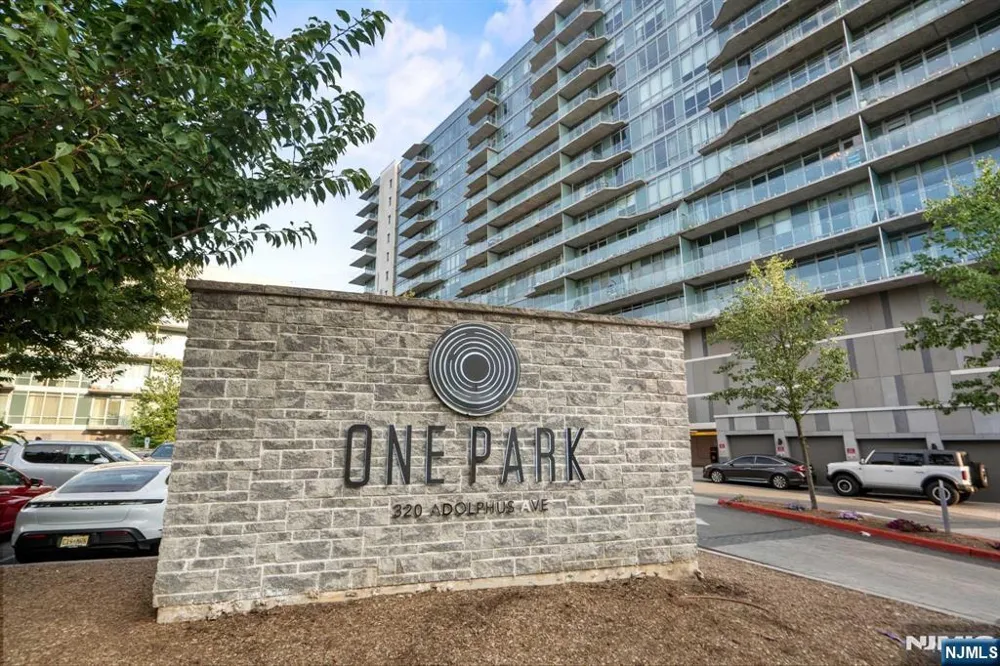 320 Adolphus Avenue 613 Cliffside Park, NJ 07010