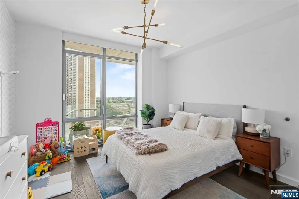 320 Adolphus Avenue 613 Cliffside Park, NJ 07010
