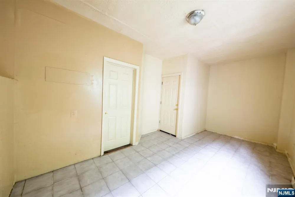 131 S 8th Street 2 Newark, NJ 07107
