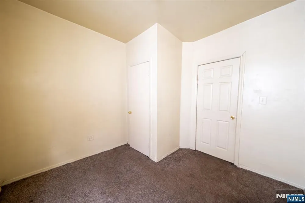 131 S 8th Street 2 Newark, NJ 07107