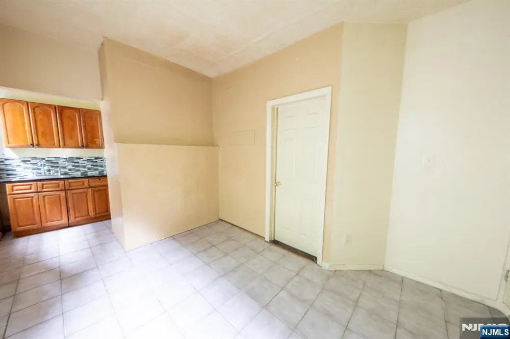 131 S 8th Street 2 Newark, NJ 07107