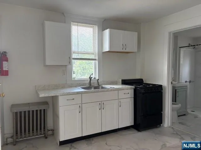 166 Rochelle 2 Rochelle Park, NJ 07652