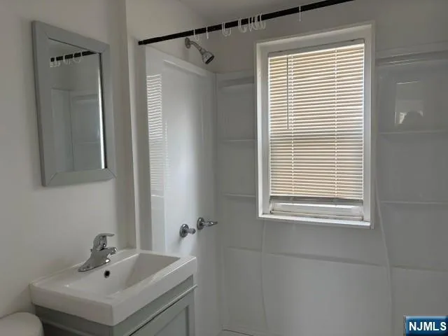 166 Rochelle 2 Rochelle Park, NJ 07652